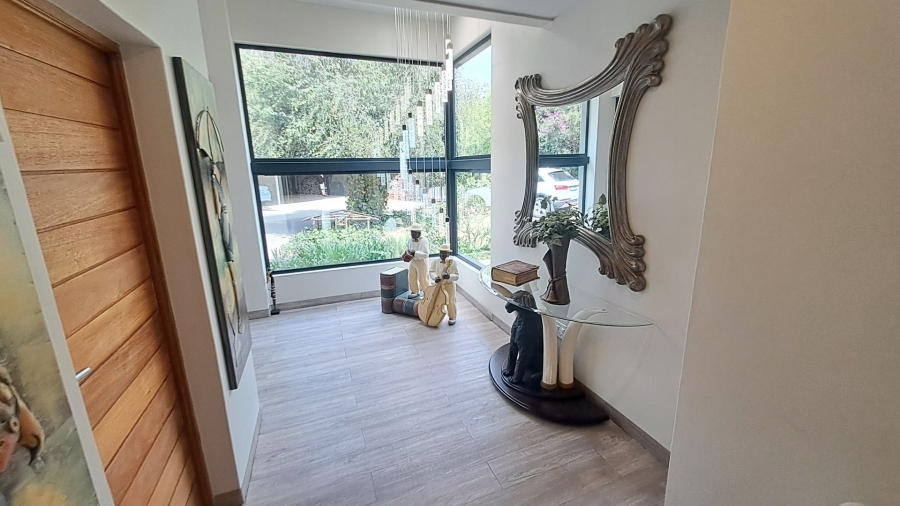 5 Bedroom Property for Sale in Langenhovenpark Free State